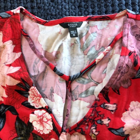 Guess Los Angeles size xs red floral top - Picture 2 of 2